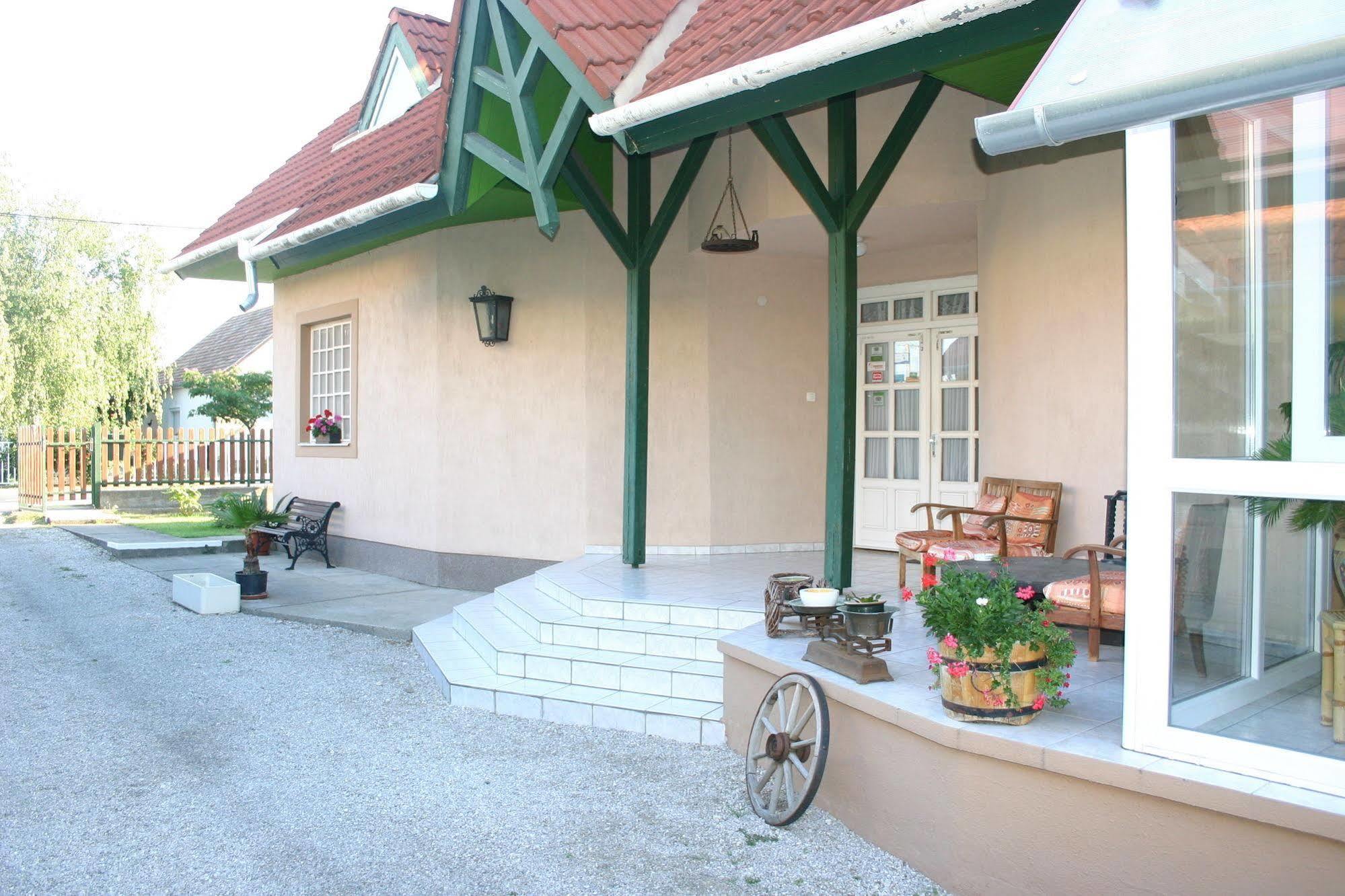 Lorelei Pension Adults Only เจเนชดิแอช ภายนอก รูปภาพ